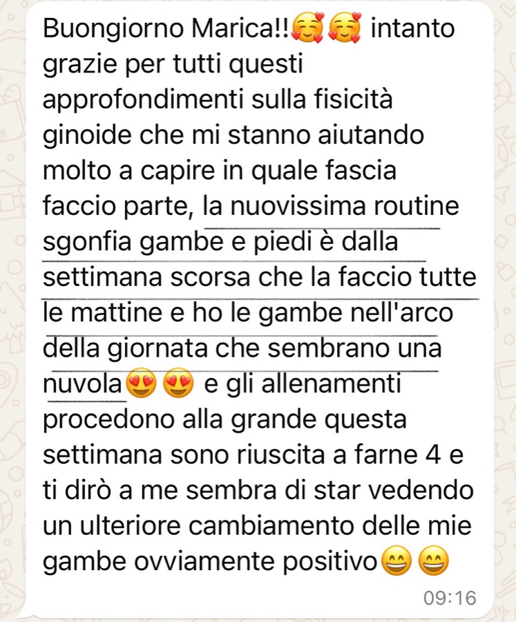 Messaggio WhatsApp di una cliente: la routine sgonfia gambe funziona